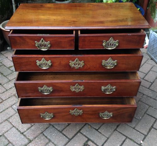 SMALL GEORGIAN CHEST OF DRAWES - ADDITIONAL PHOTO 2