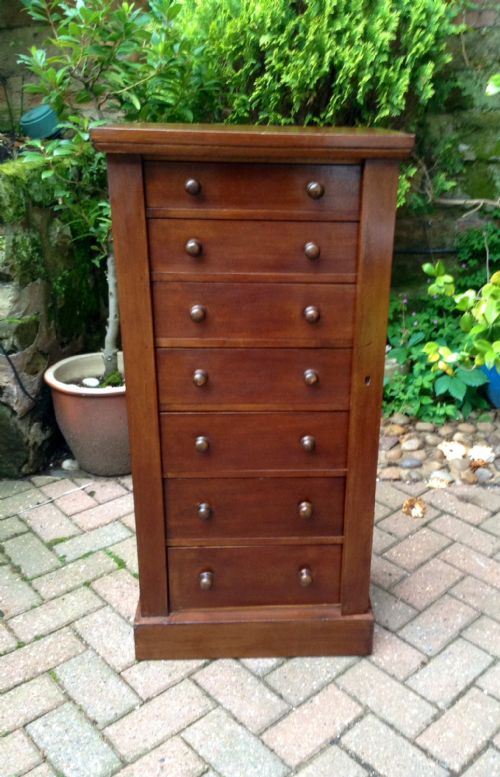 small wellington chest - CATEGORY: ANTIQUE CHEST OF DRAWERS - DATED VICTORIAN