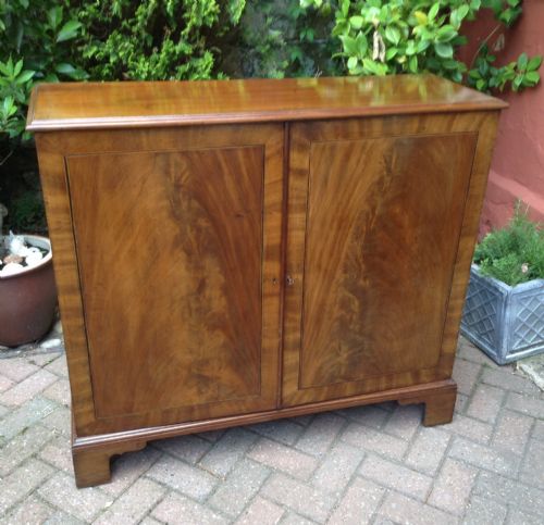 georgian mahogany cupboard or side cabinet - CATEGORY: ANTIQUE CABINETS - DATED 1800