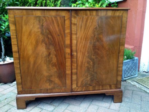 GEORGIAN MAHOGANY CUPBOARD OR SIDE CABINET - ADDITIONAL PHOTO 1