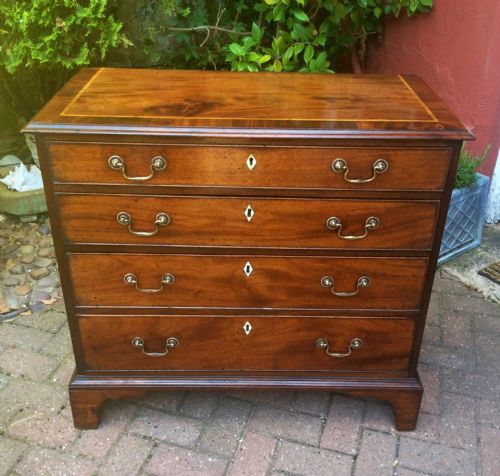 small georgian chest of drawers - CATEGORY: ANTIQUE CHEST OF DRAWERS - DATED 1750