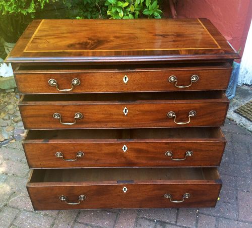SMALL GEORGIAN CHEST OF DRAWERS - ADDITIONAL PHOTO 2