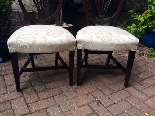 PAIR OF GEORGIAN SHIELD BACK MAHOGANY CHAIRS - ADDITIONAL PHOTO 2