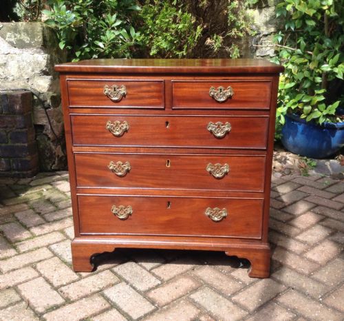 EXCEPTIONALLY SMALL MAHOGANY CHEST OF DRAWERS - ADDITIONAL PHOTO 1