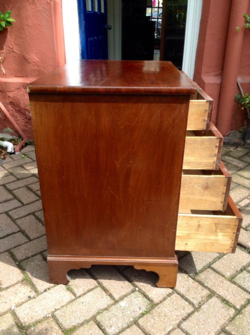 EXCEPTIONALLY SMALL MAHOGANY CHEST OF DRAWERS - ADDITIONAL PHOTO 4