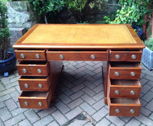 MAHOGANY PEDESTAL DESK - ADDITIONAL PHOTO 1