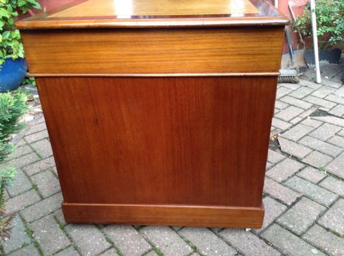MAHOGANY PEDESTAL DESK - ADDITIONAL PHOTO 2