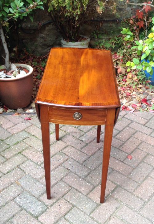 small edwardian pembroke table - CATEGORY: ANTIQUE TABLES - DATED EDWARDIAN