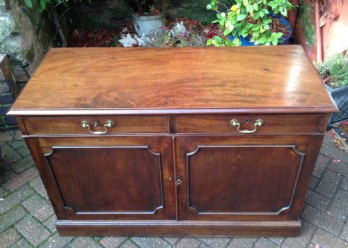 SMALL MAHOGANY GEORGIAN SIDEBOARD - ADDITIONAL PHOTO 1