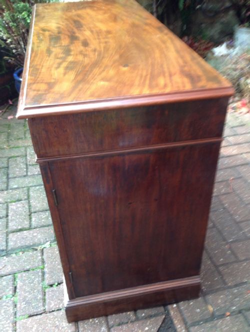 SMALL MAHOGANY GEORGIAN SIDEBOARD - ADDITIONAL PHOTO 4