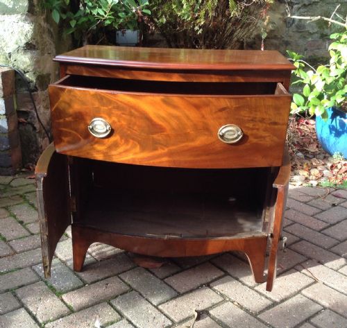 SMALL MAHOGANY SIDE CABINET - ADDITIONAL PHOTO 1