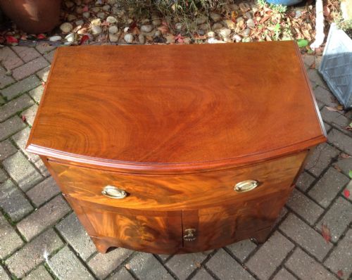 SMALL MAHOGANY SIDE CABINET - ADDITIONAL PHOTO 2