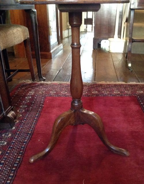 A VERY SMALL MAHOGANY TRIPOD TABLE - ADDITIONAL PHOTO 2