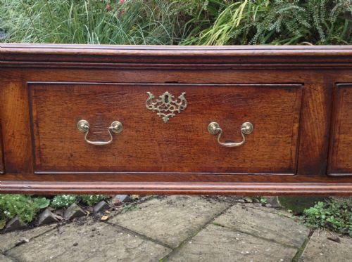 FANTASTIC GEORGIAN OAK DRESSER BASE - ADDITIONAL PHOTO 1