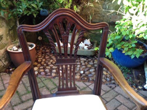 A PAIR OF HEPPLEWHITE STYLE CARVER CHAIRS - ADDITIONAL PHOTO 1