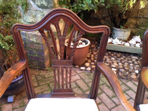 A PAIR OF HEPPLEWHITE STYLE CARVER CHAIRS - ADDITIONAL PHOTO 2