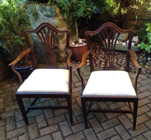 A PAIR OF HEPPLEWHITE STYLE CARVER CHAIRS - ADDITIONAL PHOTO 4