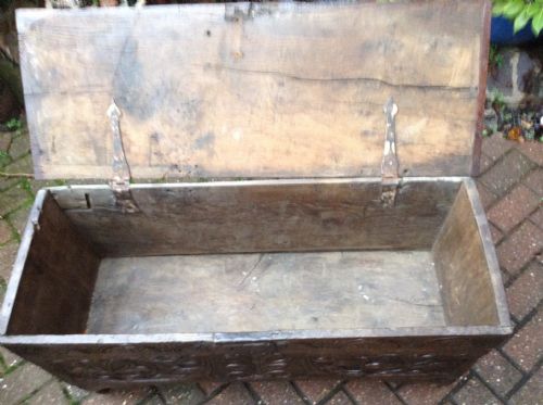 VERY SMALL LATE 17TH CENTURY COFFER - ADDITIONAL PHOTO 5