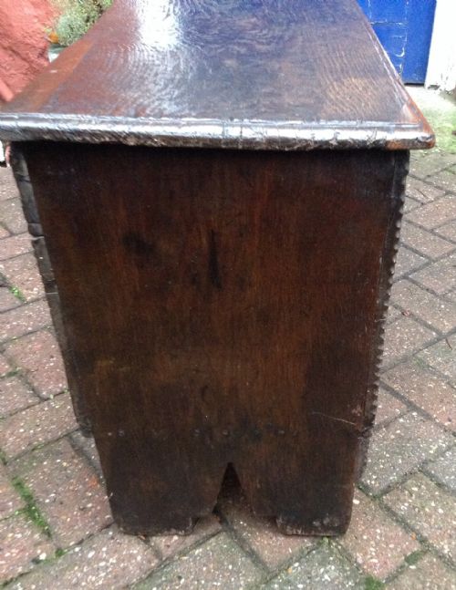 VERY SMALL LATE 17TH CENTURY COFFER - ADDITIONAL PHOTO 3