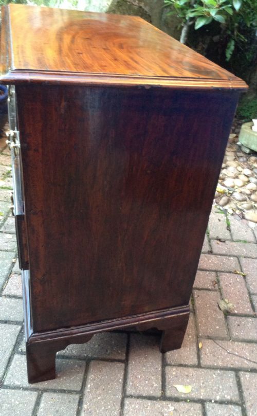 A VERY RARE SIZED GEORGIAN CHEST OF DRAWERS - ADDITIONAL PHOTO 5