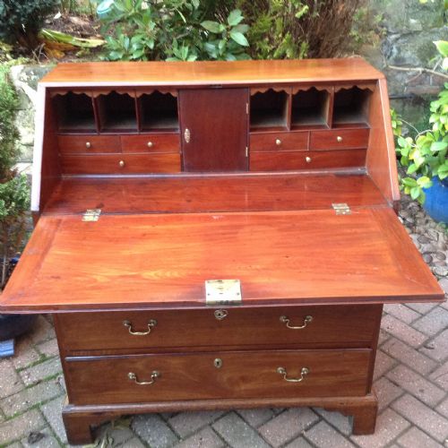 GEORGIAN MAHOGANY BUREAU - ADDITIONAL PHOTO 3