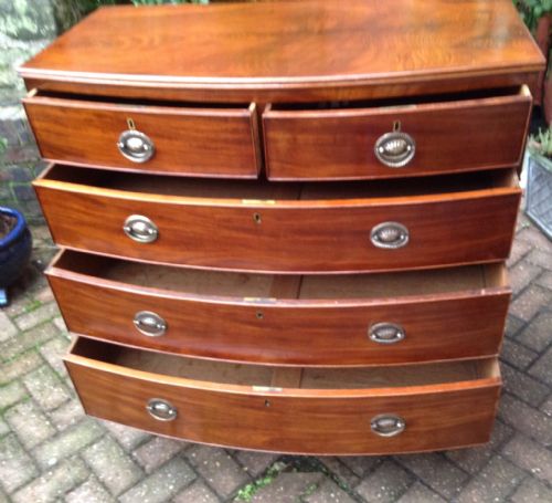 GEORGIAN BOW FRONTED MAHOGANY CHEST OF DRAWERS - ADDITIONAL PHOTO 1