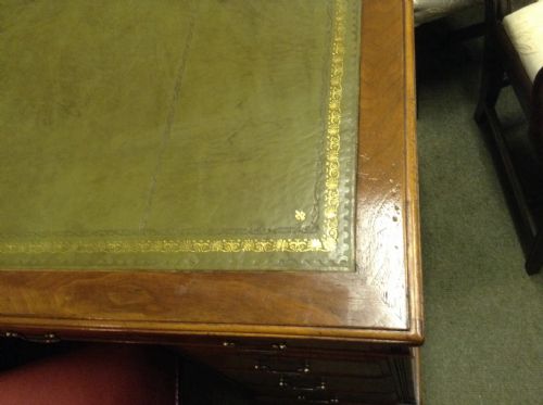 SUPER QUALITY WALNUT PEDESTAL DESK CIRCA 1900 - ADDITIONAL PHOTO 4