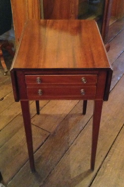 small mahogany pembroke table - CATEGORY: ANTIQUE TABLES - DATED 1920
