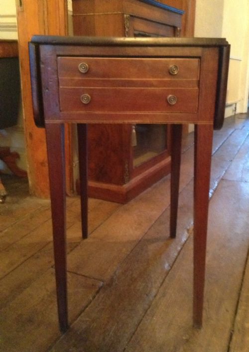 SMALL MAHOGANY PEMBROKE TABLE - ADDITIONAL PHOTO 4