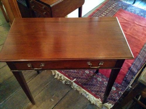 NARROW MAHOGANY SIDE TABLE - ADDITIONAL PHOTO 3