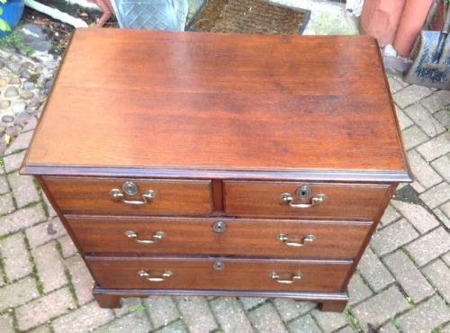 VERY SMALL GEORGIAN OAK CHEST OF DRAWERS - ADDITIONAL PHOTO 1