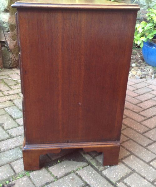 VERY SMALL GEORGIAN OAK CHEST OF DRAWERS - ADDITIONAL PHOTO 3