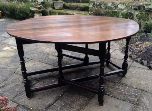 LARGE EIGHT SEATER GEORGIAN OAK DINING TABLE - ADDITIONAL PHOTO 1