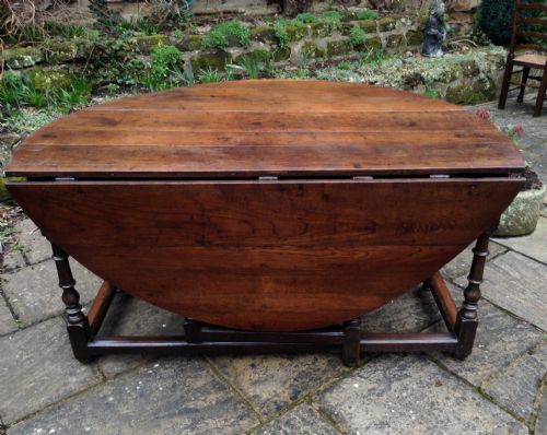 LARGE EIGHT SEATER GEORGIAN OAK DINING TABLE - ADDITIONAL PHOTO 2
