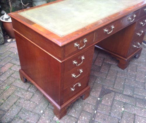 VICTORIAN MAHOGANY PEDESTAL DESK - ADDITIONAL PHOTO 2