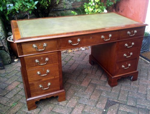 VICTORIAN MAHOGANY PEDESTAL DESK - ADDITIONAL PHOTO 3