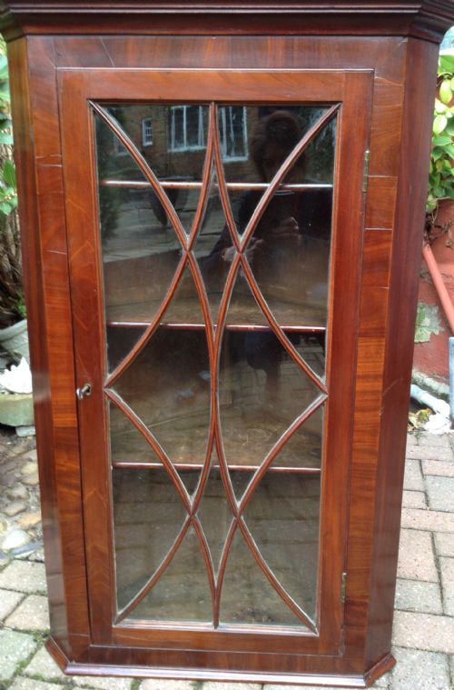 GLAZED GEORGIAN MAHOGANY CORNER CUPBOARD - ADDITIONAL PHOTO 3