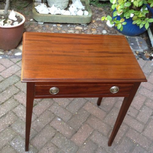 SMALL MAHOGANY SIDE TABLE - ADDITIONAL PHOTO 1