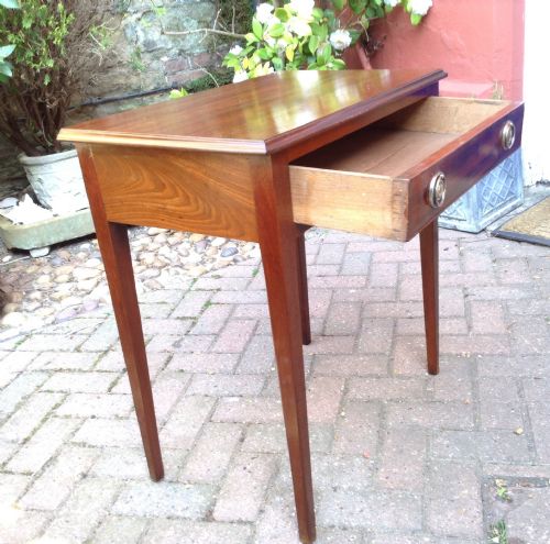 SMALL MAHOGANY SIDE TABLE - ADDITIONAL PHOTO 2