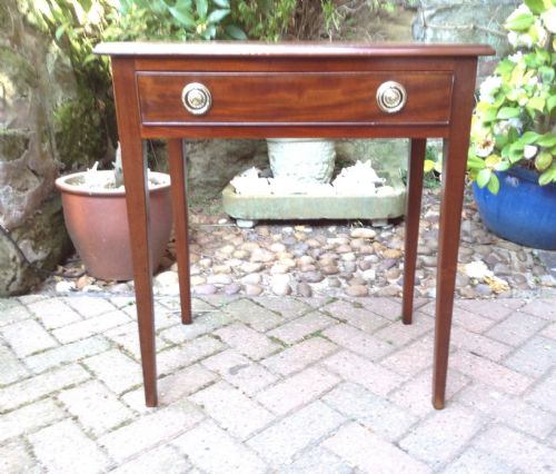 SMALL MAHOGANY SIDE TABLE - ADDITIONAL PHOTO 3