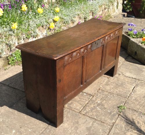 EARLY 18TH CENTURY OAK COFFER - ADDITIONAL PHOTO 1