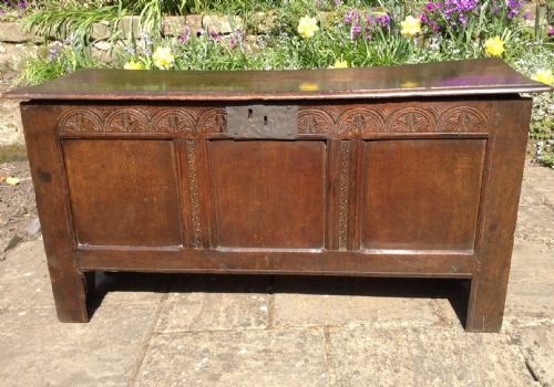 EARLY 18TH CENTURY OAK COFFER - ADDITIONAL PHOTO 2