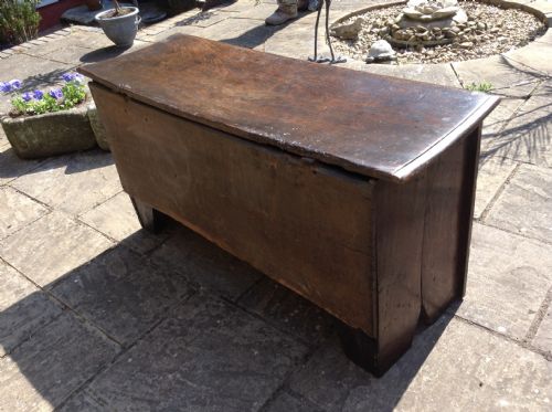 EARLY 18TH CENTURY OAK COFFER - ADDITIONAL PHOTO 4