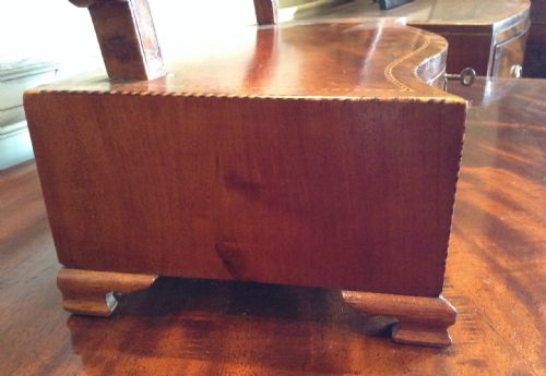 GEORGIAN SERPENTINE FRONT MAHOGANY TOILET OR DRESSING TABLE MIRROR - ADDITIONAL PHOTO 3