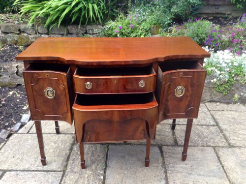 GOOD QUALITY MAHOGANY SIDEBOARD OR SERVING TABLE - ADDITIONAL PHOTO 1