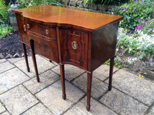GOOD QUALITY MAHOGANY SIDEBOARD OR SERVING TABLE - ADDITIONAL PHOTO 2