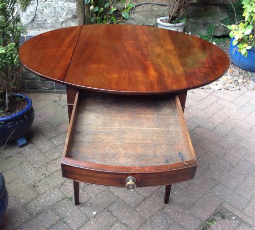 GEORGIAN OVAL MAHOGANY PEMBROKE TABLE - ADDITIONAL PHOTO 3