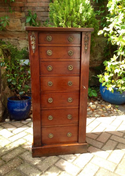 small mahogany wellington chest of drawers - CATEGORY: ANTIQUE CHEST OF DRAWERS - DATED VICTORIAN