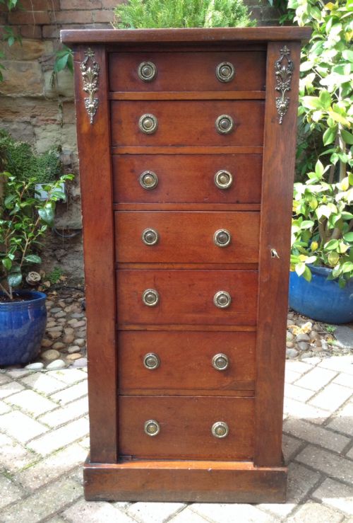 SMALL MAHOGANY WELLINGTON CHEST OF DRAWERS - ADDITIONAL PHOTO 2