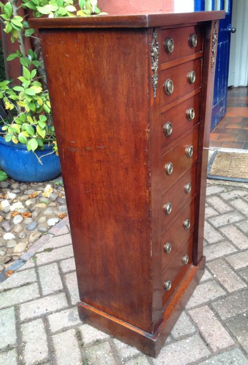 SMALL MAHOGANY WELLINGTON CHEST OF DRAWERS - ADDITIONAL PHOTO 4